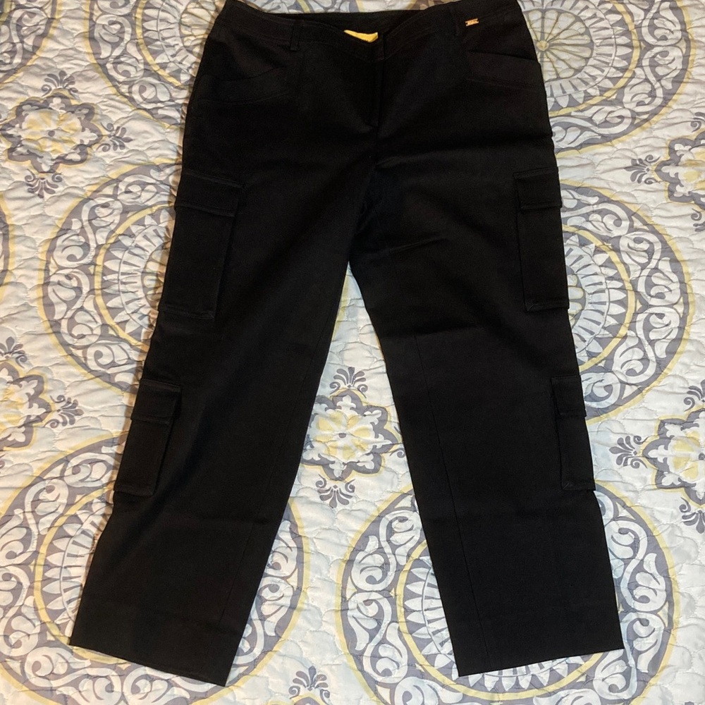 St John Women's Black Cargo Pants Size 10 Multiple Pockets Cropped